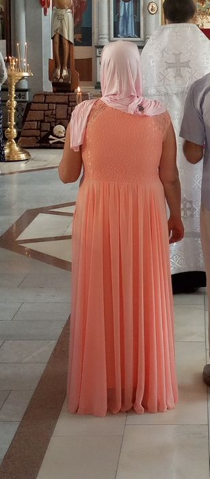 Вечерние платье   в отличном состоянии