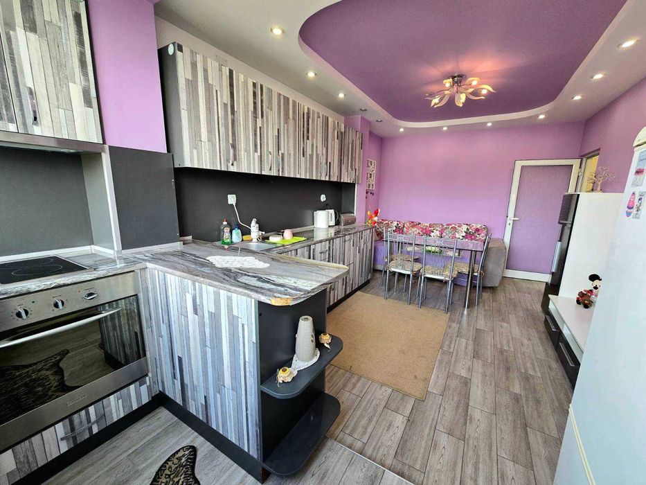 Обзаведен тристаен апартамент