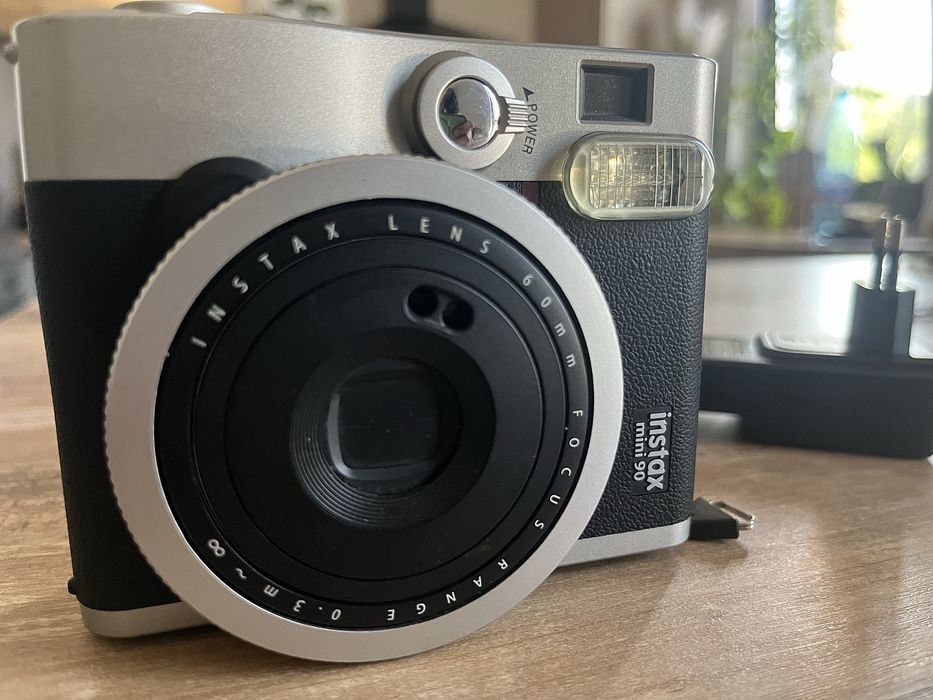 Fujifilm Instax Mini 90 Neo Classic – Aparat Foto Instant – Stare Excelentă + Accesorii