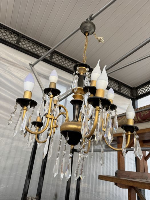 Сапалы және әдемі люстралар