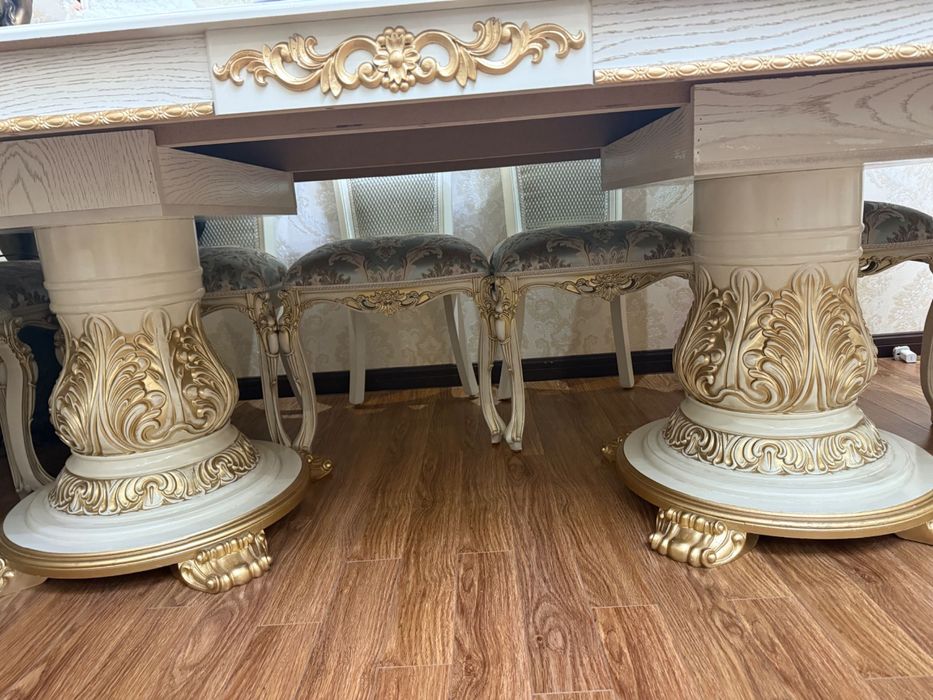 Мебель стол и 12 стульев