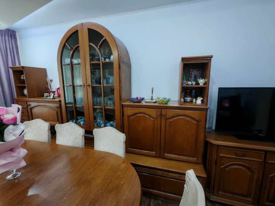 Mobilă din lemn masiv pentru salon – set complet