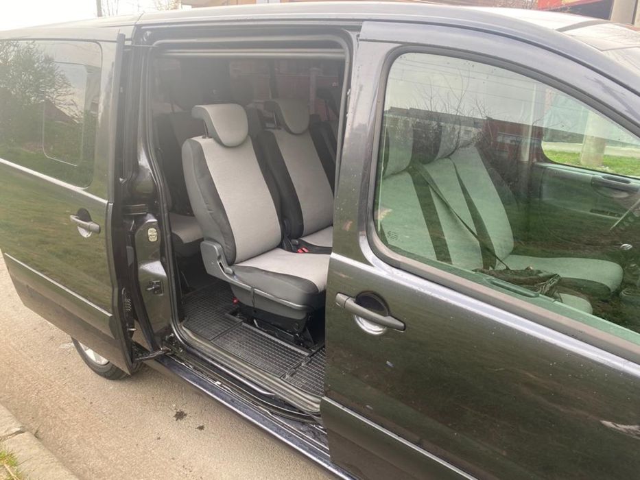 Inchiriez microbuz 9 locuri