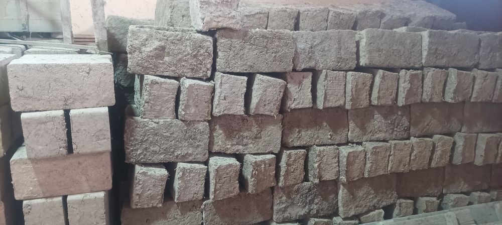 Кирпич из глины пресонанный