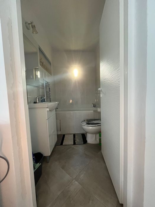 Inchiriez CASA+curte