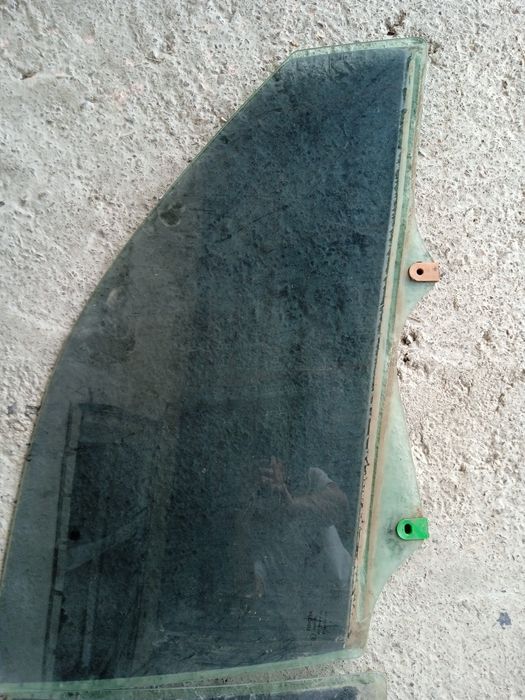 Тойота Камри 20 25 стекло правой стороны