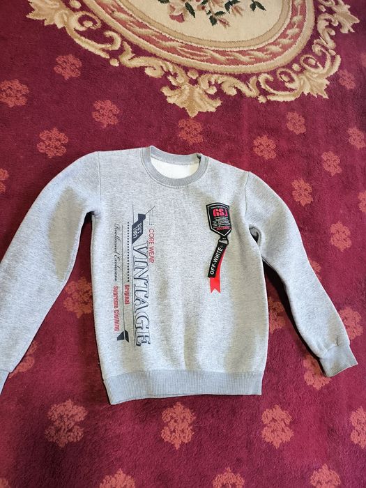 Детски жемперлар сотилади