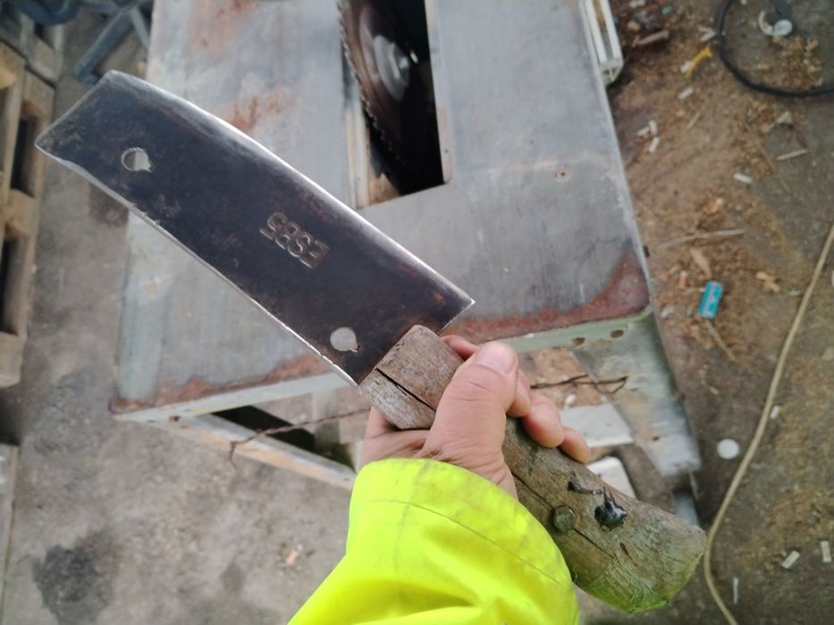 Стар кован масивен сатър