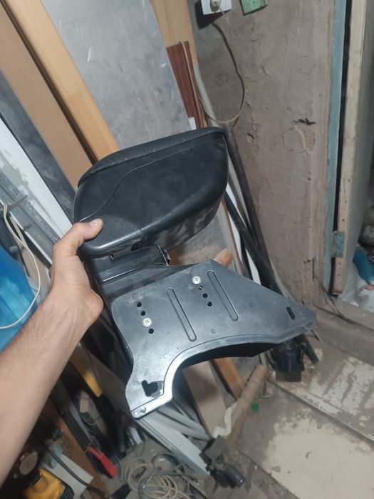 Подлокотник  для авто универсальный