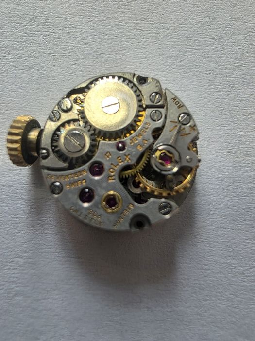 Rolex  Cocktail aur masiv 14k Cresarrow  safir veritabil fațetat cal 1400  ref 11006
