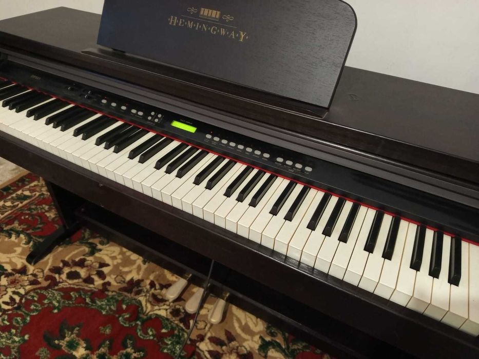 Vând Pian Hemingway DP-501