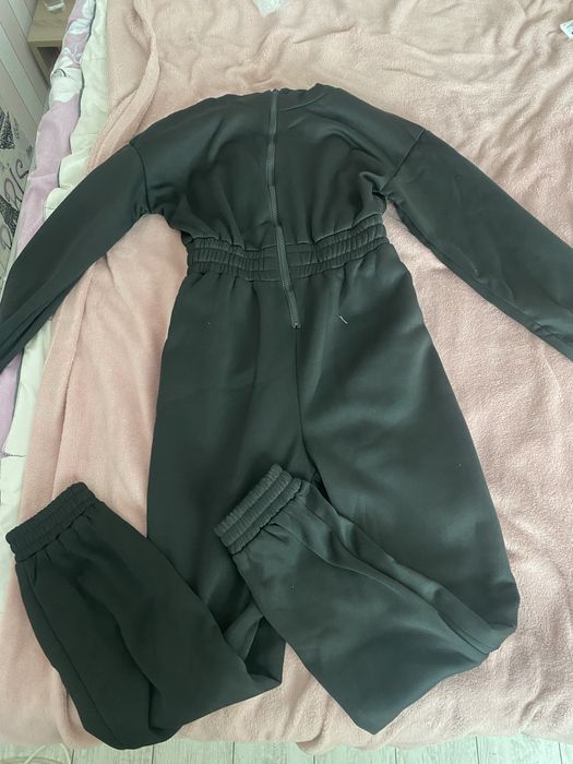 Черен чисто нов гащеризон