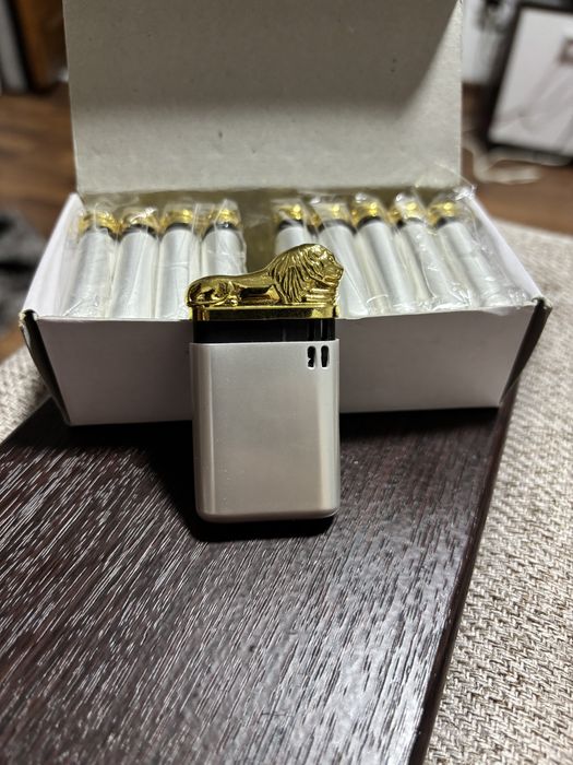 Set 10 Brichete Metalice Leu – Noi în Cutie (Preț Fix 50 Lei)