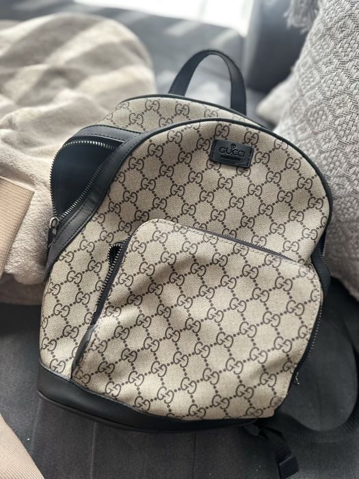 Раница, боти на ток и палто