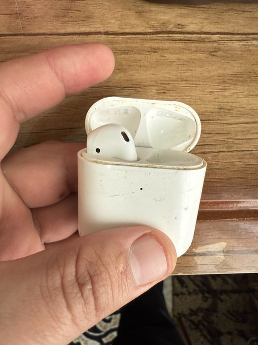 Airpods 2 левая ухо с кейсом оригинал!