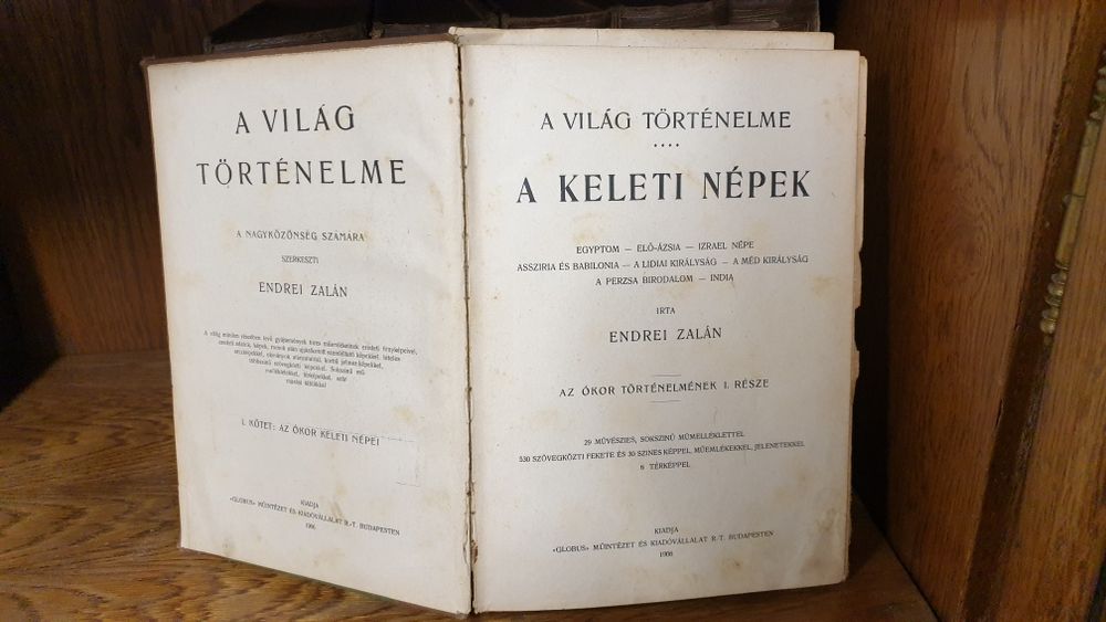 Set de carte veche – „A Világ Történelme” (Istoria lumii), 5 volume (I