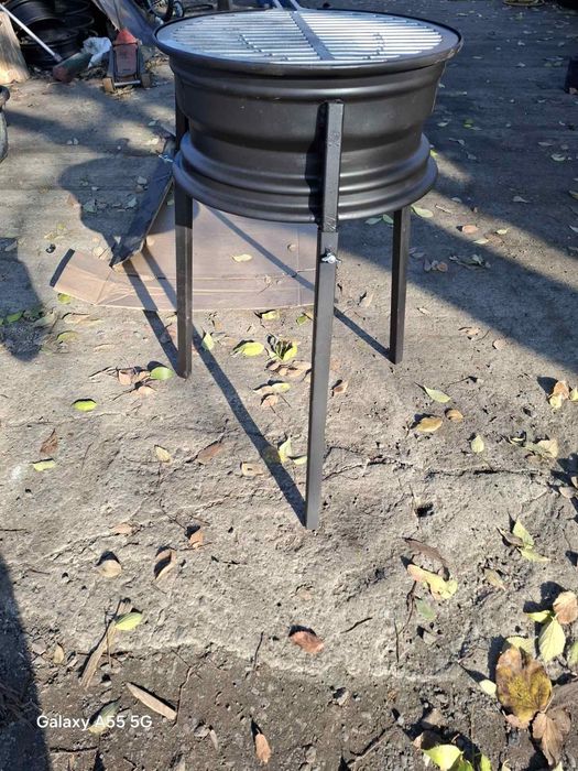 Барбекю от джанта с разглобяеми крака