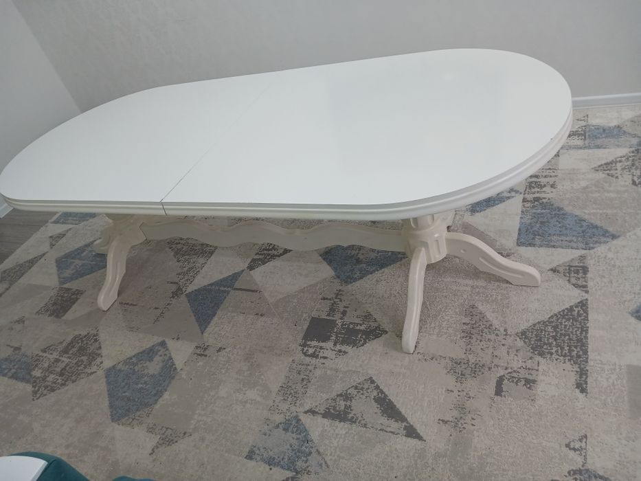 Стол для гостиной или зала