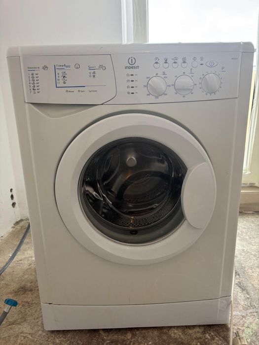 Masina spalat rufe Indesit