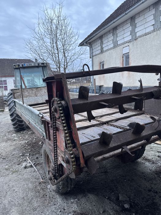 Remorca pentru spart gunoi