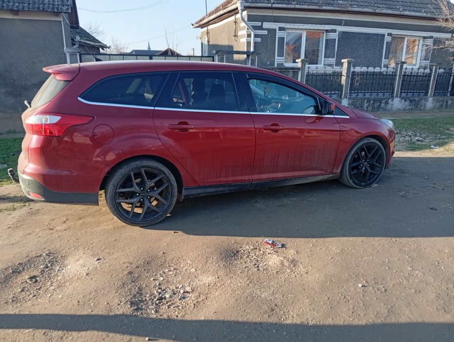 Vând Ford focus impecabil