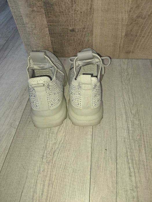 блестящи маратонки  марка BEBE