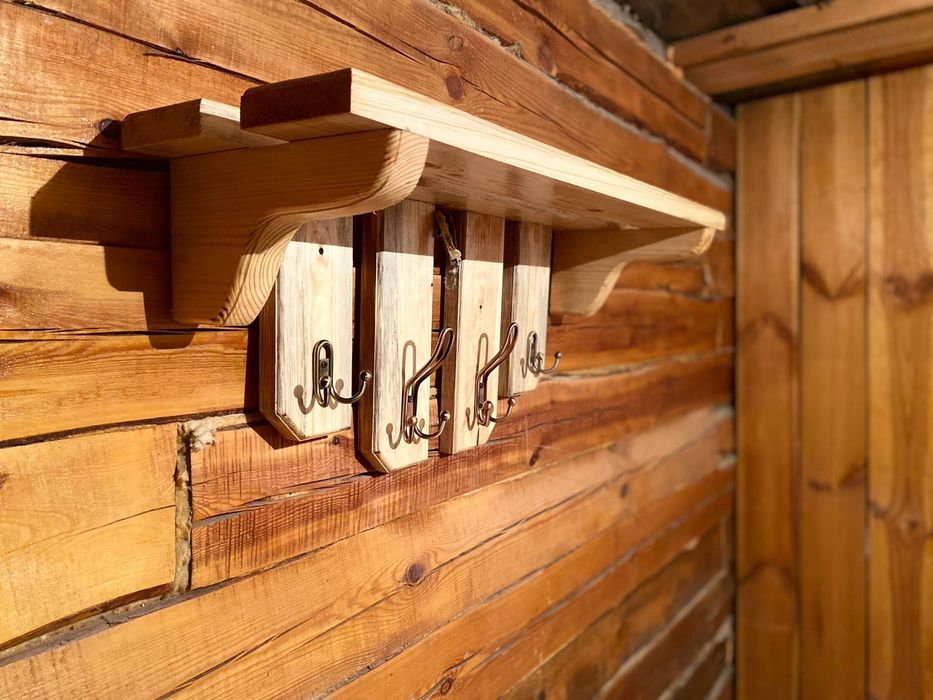 вешалки из дерева