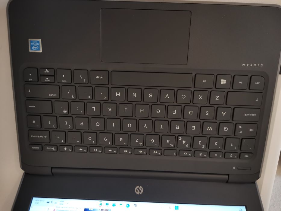 Laptop  HP Stream.