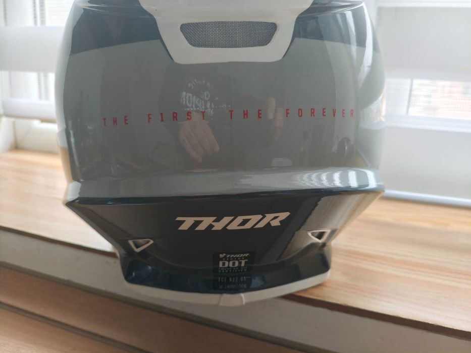 нова каска за мотокрос THOR