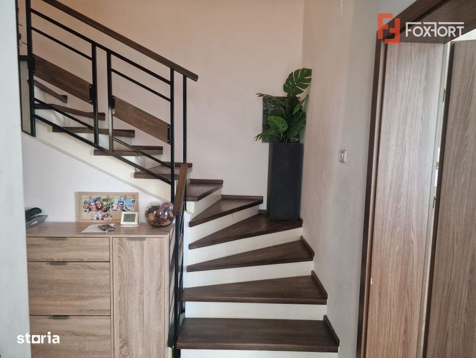 Duplex de vanzare cu 4 camere, cu teren de 303 mp, Ghiroda