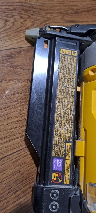 Dewalt DCN623. 23GA PIN NAILER satiladi. Jagday zor. MADE IN MEXICOi