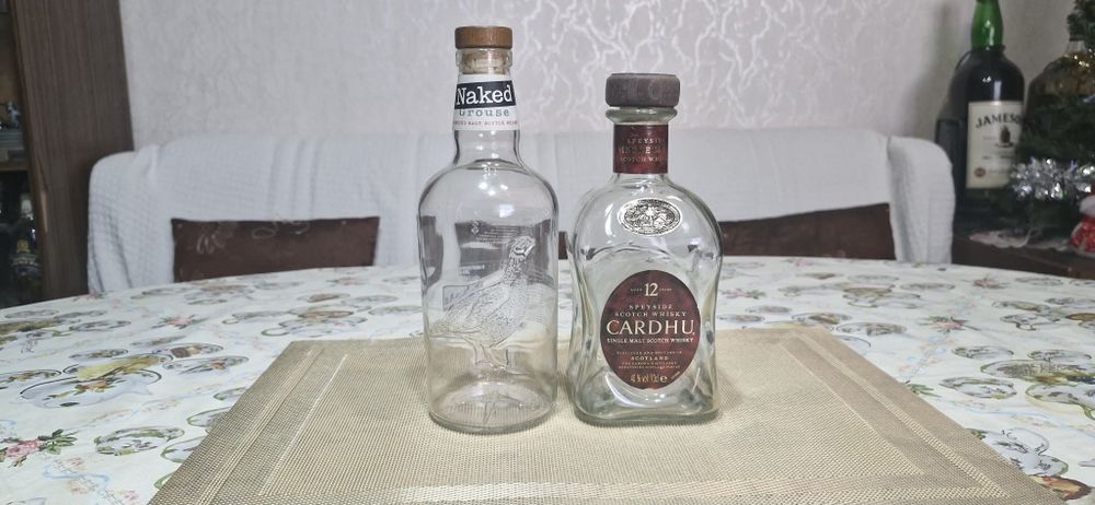 Продавам дублиращи ботилки от уиски празни