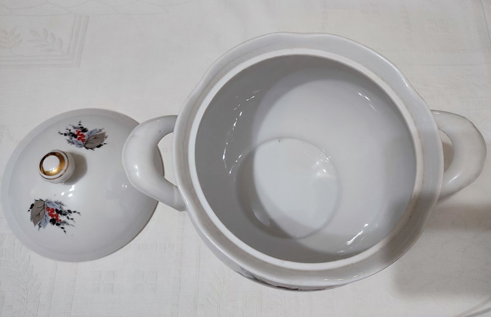 Супница фарфоровая