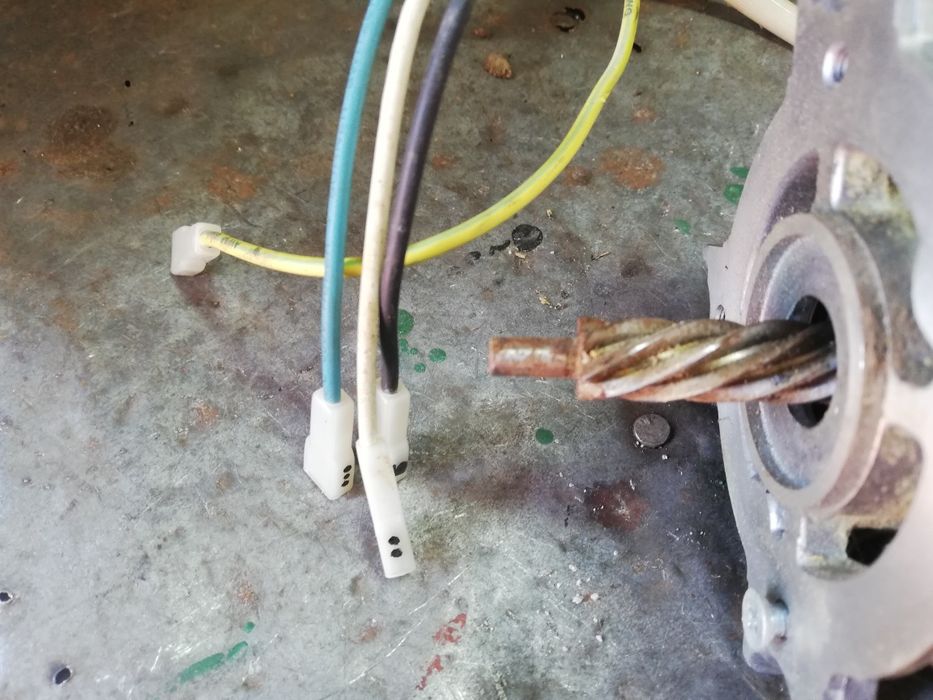 Motor cu ax melcat