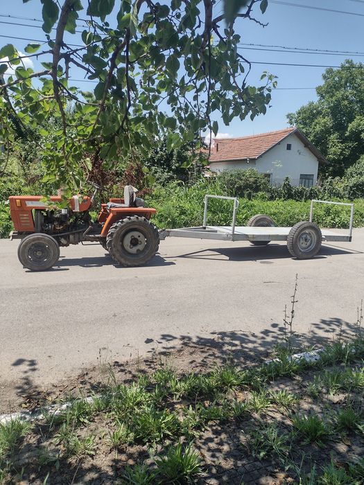 Голямо ремарке за автомобил или джип или трактор.