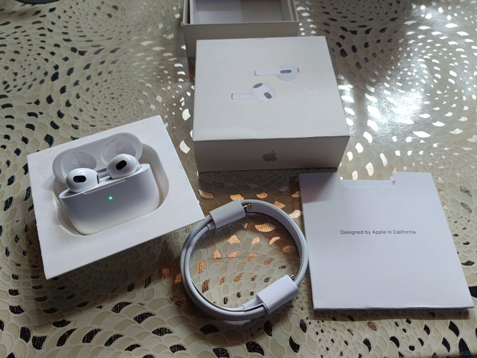 Продам наушники AirPods