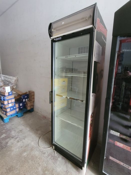 Doua vitrine frigorifice