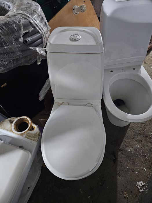 Продам унитаз. Осталось два штуки.