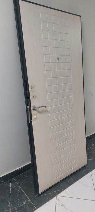 Сыртқы есік левый