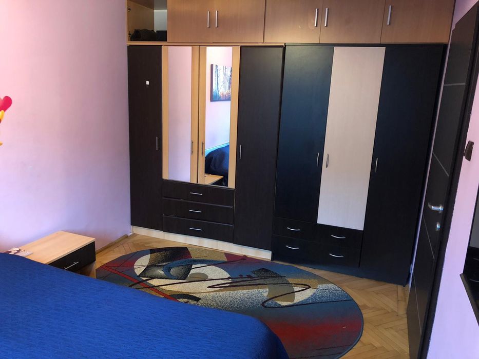 Închiriez apartament cu 2 camere
