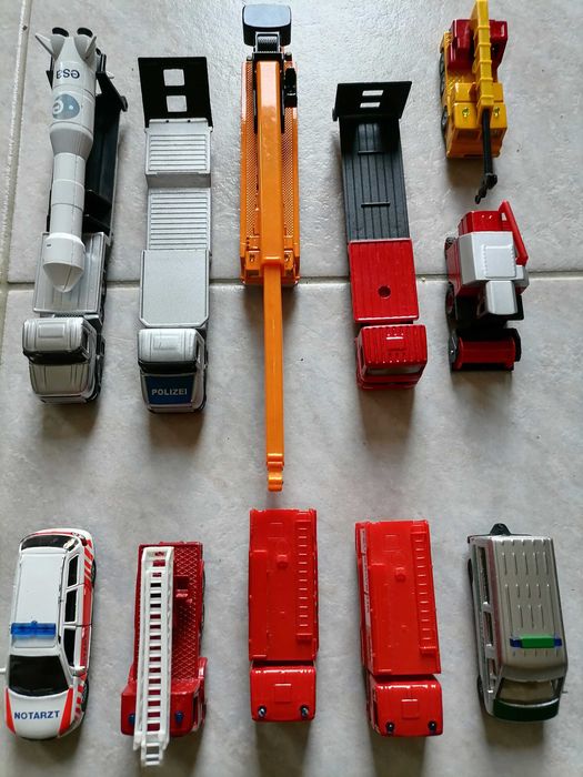 Mașinuțe siku  lot de 50buc.+set de parcare