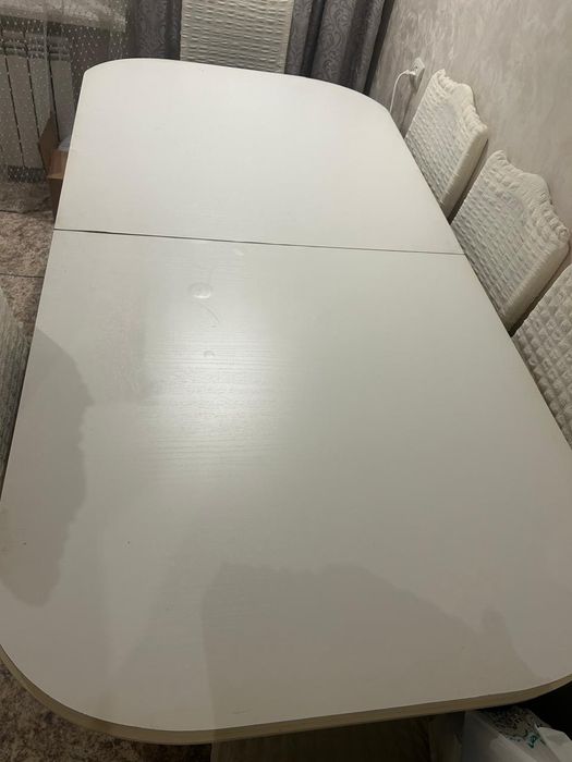 Стол без стульев