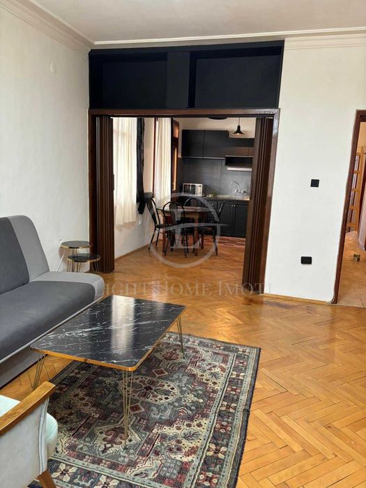 Продава се Тристаен апартамент в Пловдив, Кючук Париж - 178 кв.м за 1096 €/кв.м - Снимка #2