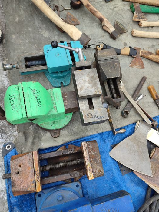 Топоры Пилы Тиски инструменты