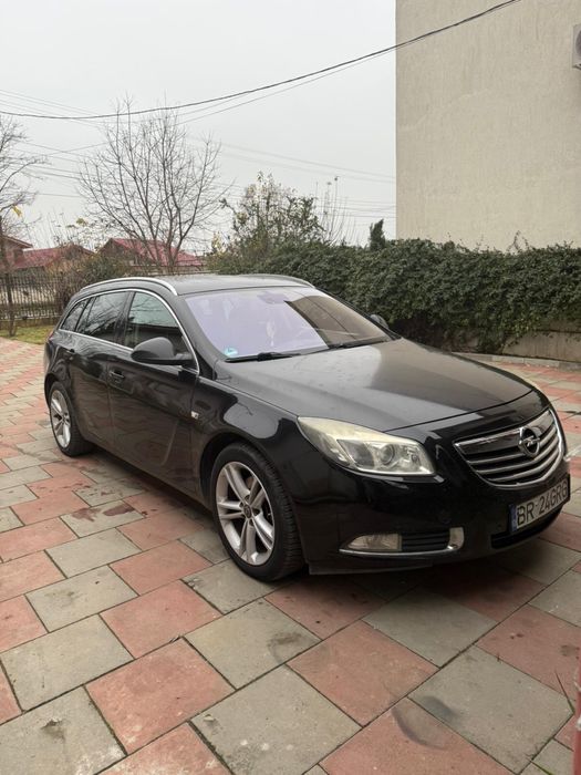 Opel Insignia 2010 2.0 L benzina turbo 4 x 4 xenon  stare foarte buna