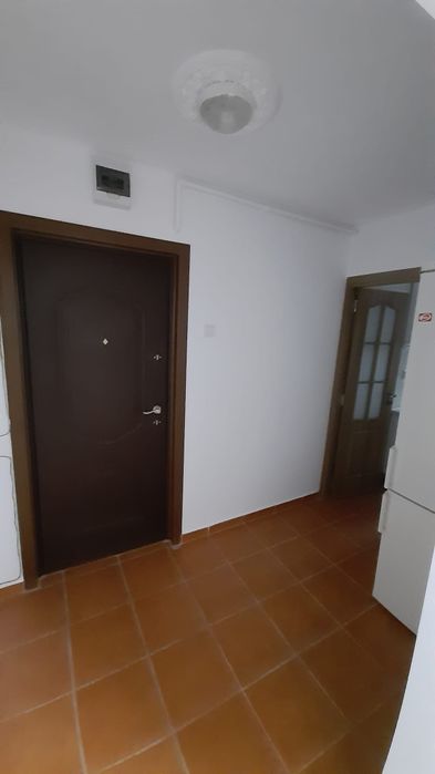 Închiriez apartament