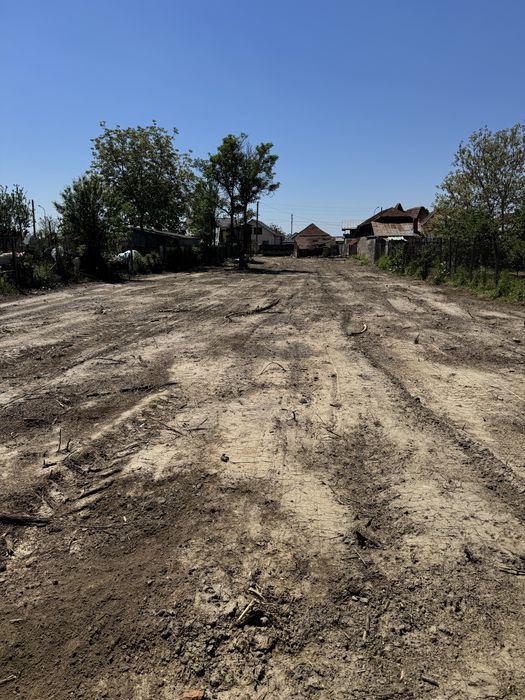 Teren 1055 mp Topoloveni - Cârcinov, construcție existentă (autorizație rapidă), utilități.