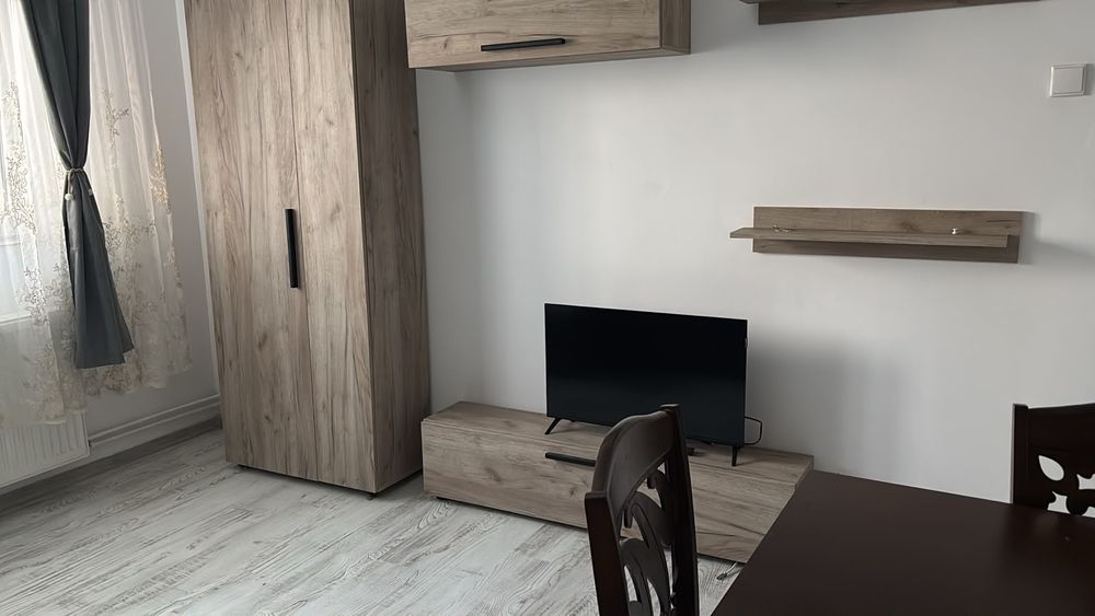 Inchiriez apartament 3 camere