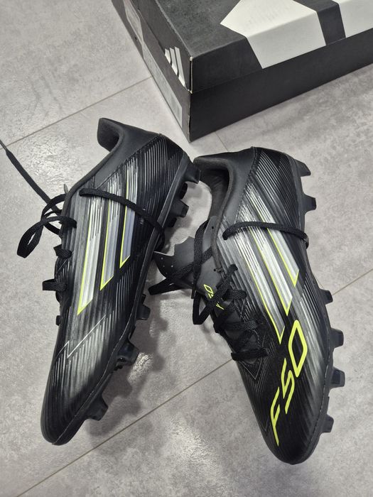 Ghete de fotbal Adidas cu crampoane