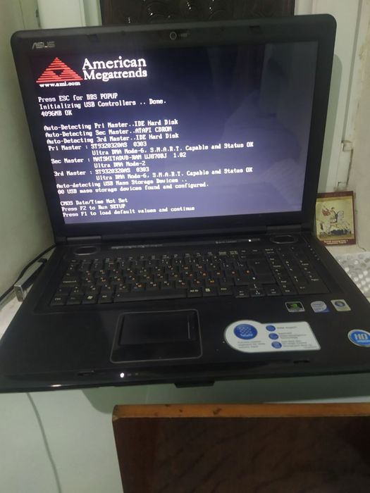 Ноутбук Asus в хорошим состоянии зарядка с блоком родной